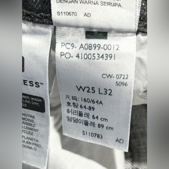 NEW Levi's 70's High Flare Jeans in Just a Hint 25 - Picture 16 of 16